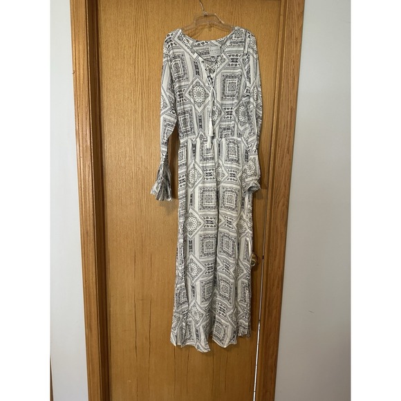 Hayden Dresses & Skirts - Women's Hayden Los Angeles black white patterned maxi dress Sz L Boho Romance